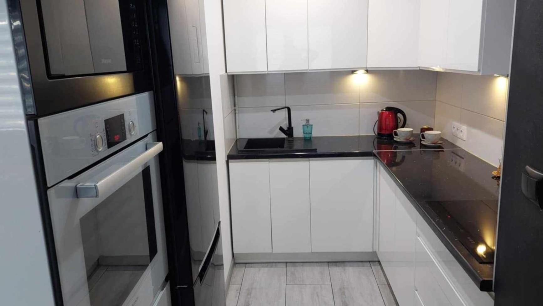Ekskluzywny Apartament W Centrum Z Klimatyzacja I Balkonem Lubiń Buitenkant foto